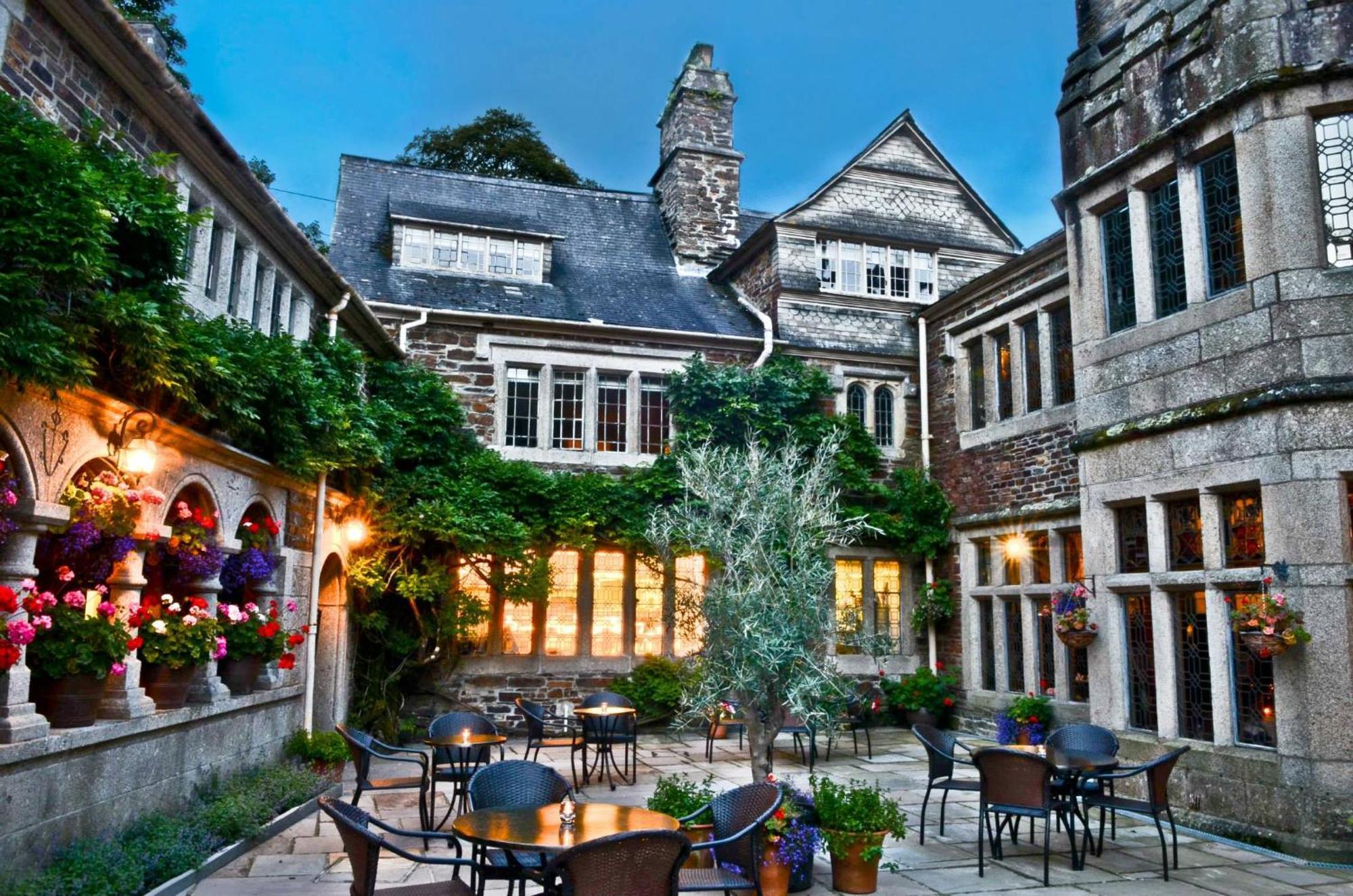 Lewtrenchard Manor Hotel Bagian luar foto